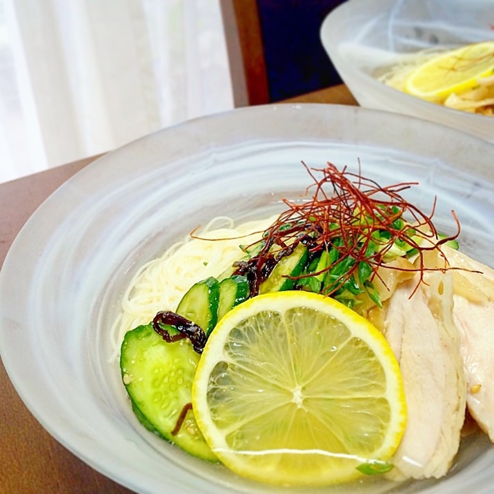 海南鶏飯のスープとレモンでさっぱり＊鶏塩そうめん